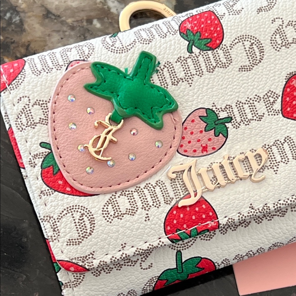 Juicy Couture Freshly Picked Double Sided Trifold Wallet with Heart Keychain - Picture 8 of 9